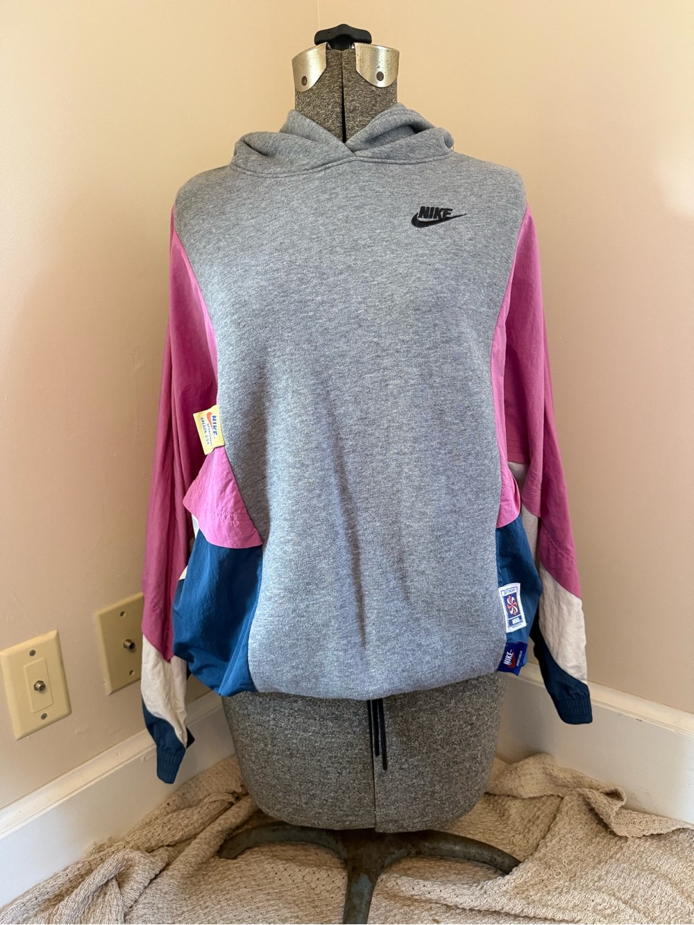 Nike Icon Clash Colorblocked Mixed-Media Sweatshirt